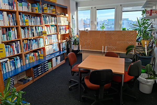 Bibliothekszweigstelle im AZG 4